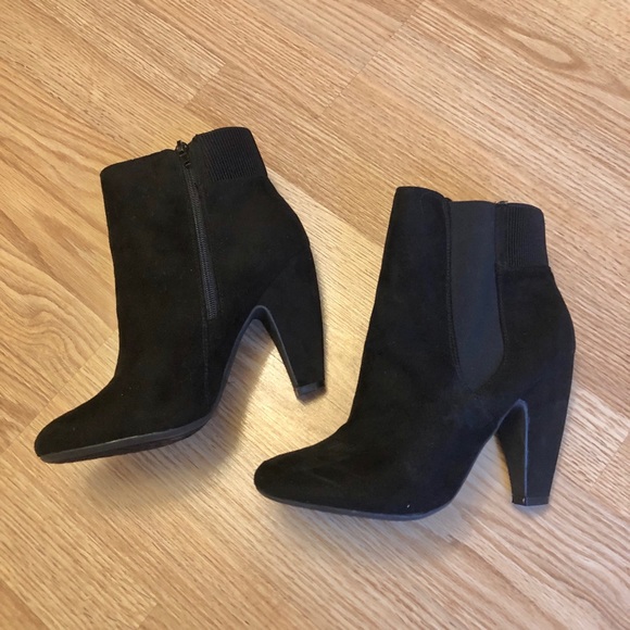 Pink & Pepper Shoes - Pink & Pepper | Black faux suede booties Size 10